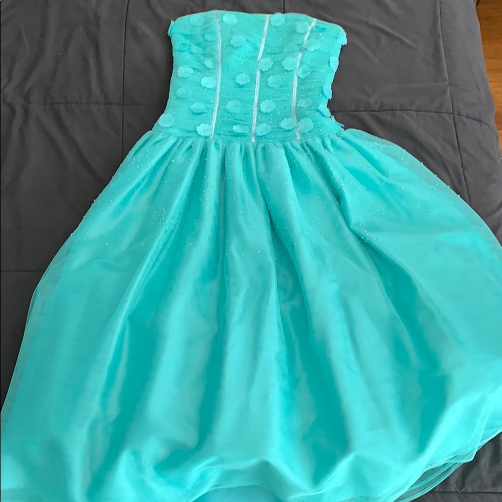Prom season!! Beautiful sea foam green strapless